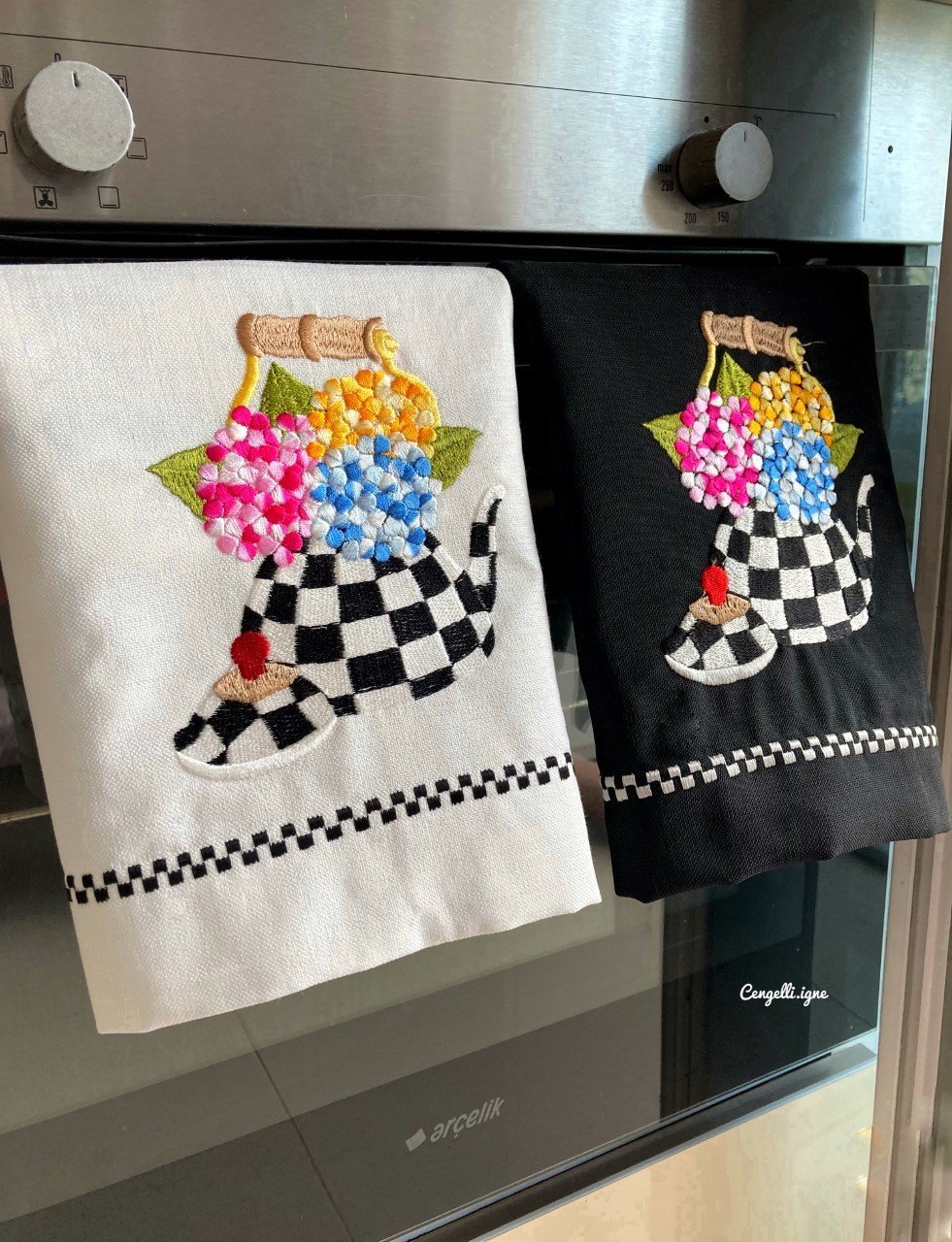 Beyaz Ortaca Desenli Pikolu Fırın Örtüsü