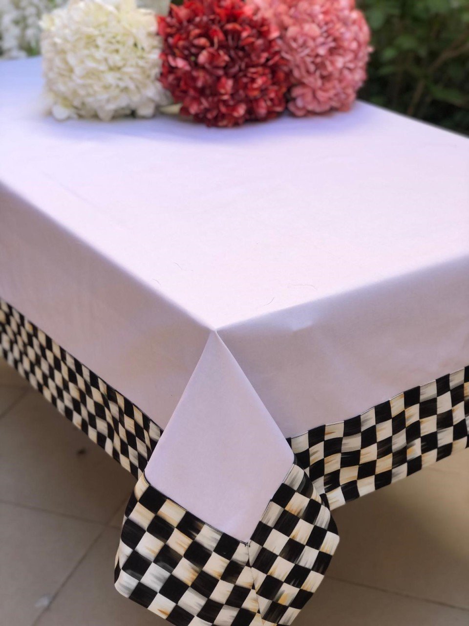 Beyaz Zemin Yağlı Boya Patlı Masa örtüsü