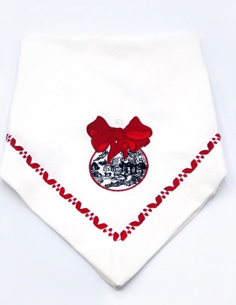 Beyaz Renk Fiyonk Nakış İşlemeli Keten Peçete