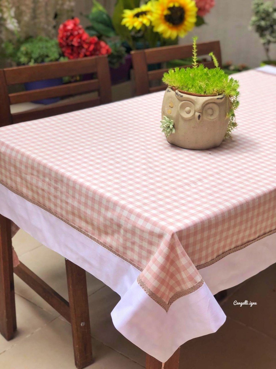 Soft Pembe Beyaz Patlı Masa Örtüsü