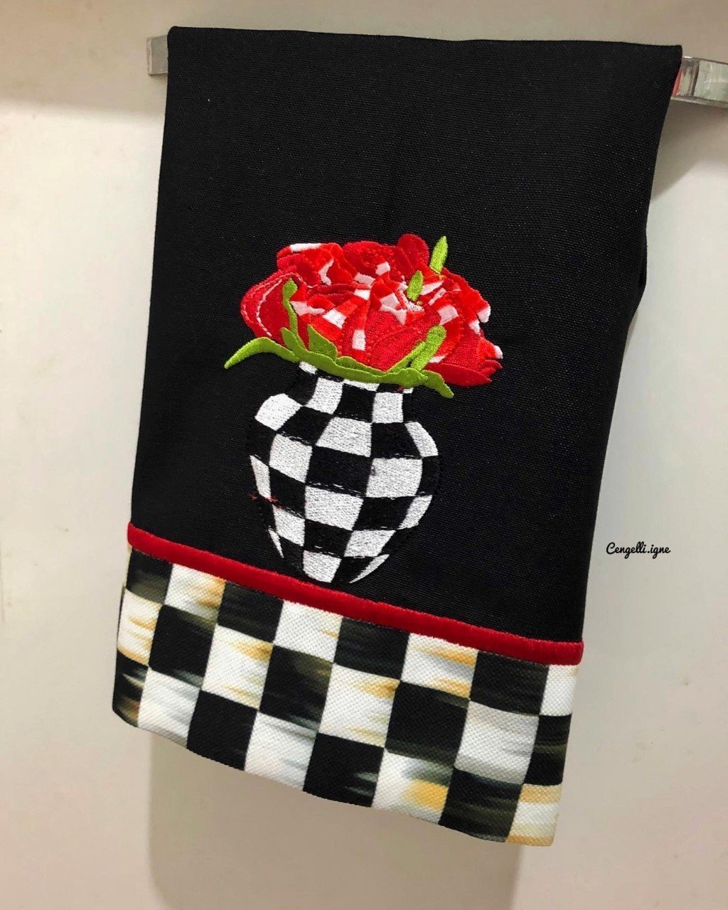 Gül Desenli Kırmızı Fırın Örtüsü