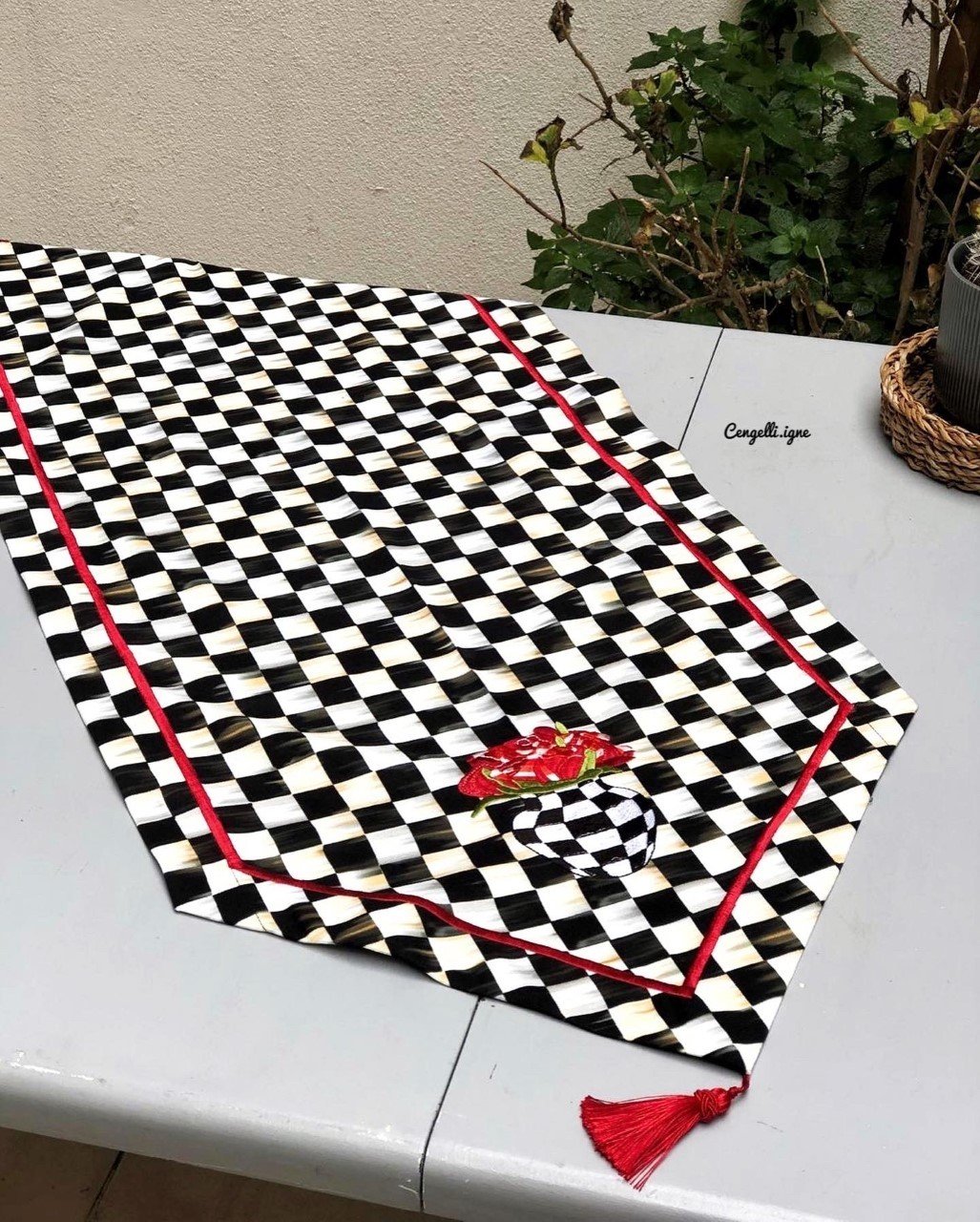 Yağlı Boya Desenli Kırmızı Lale Nakış Runner