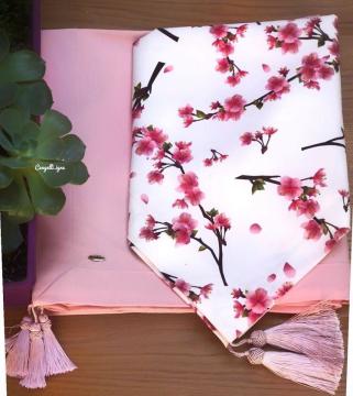 Pudra Rengi Masa Örtüsü +Soft Çiçek Runner
