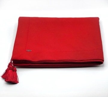 Kırmızı Masa Örtüsü