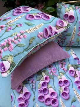 Zambak Desenli Kırlent (Kare)