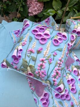 Zambak Desenli Kırlent (Kare)