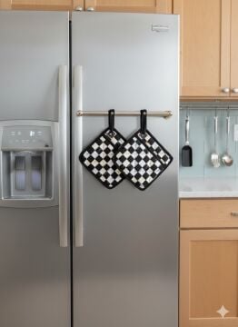 Isıya Dayanıklı Askılı 2'li Kare Mutfak Tutacı – Modern Damalı Tasarım