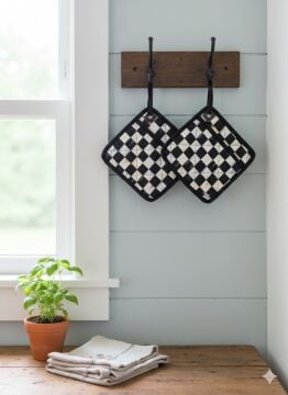 Isıya Dayanıklı Askılı 2'li Kare Mutfak Tutacı – Modern Damalı Tasarım