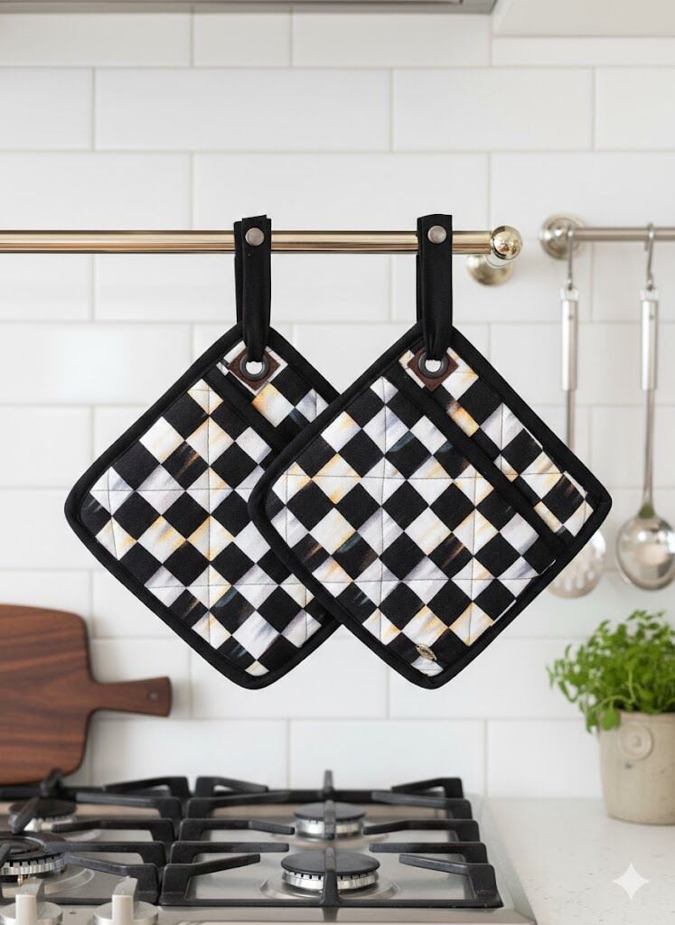 Isıya Dayanıklı Askılı 2'li Kare Mutfak Tutacı – Modern Damalı Tasarım