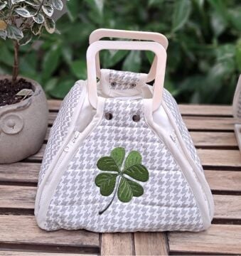 Kazayağı Desenli ve Yonca Nakışlı Tasarım Tencere Taşıma Çantası