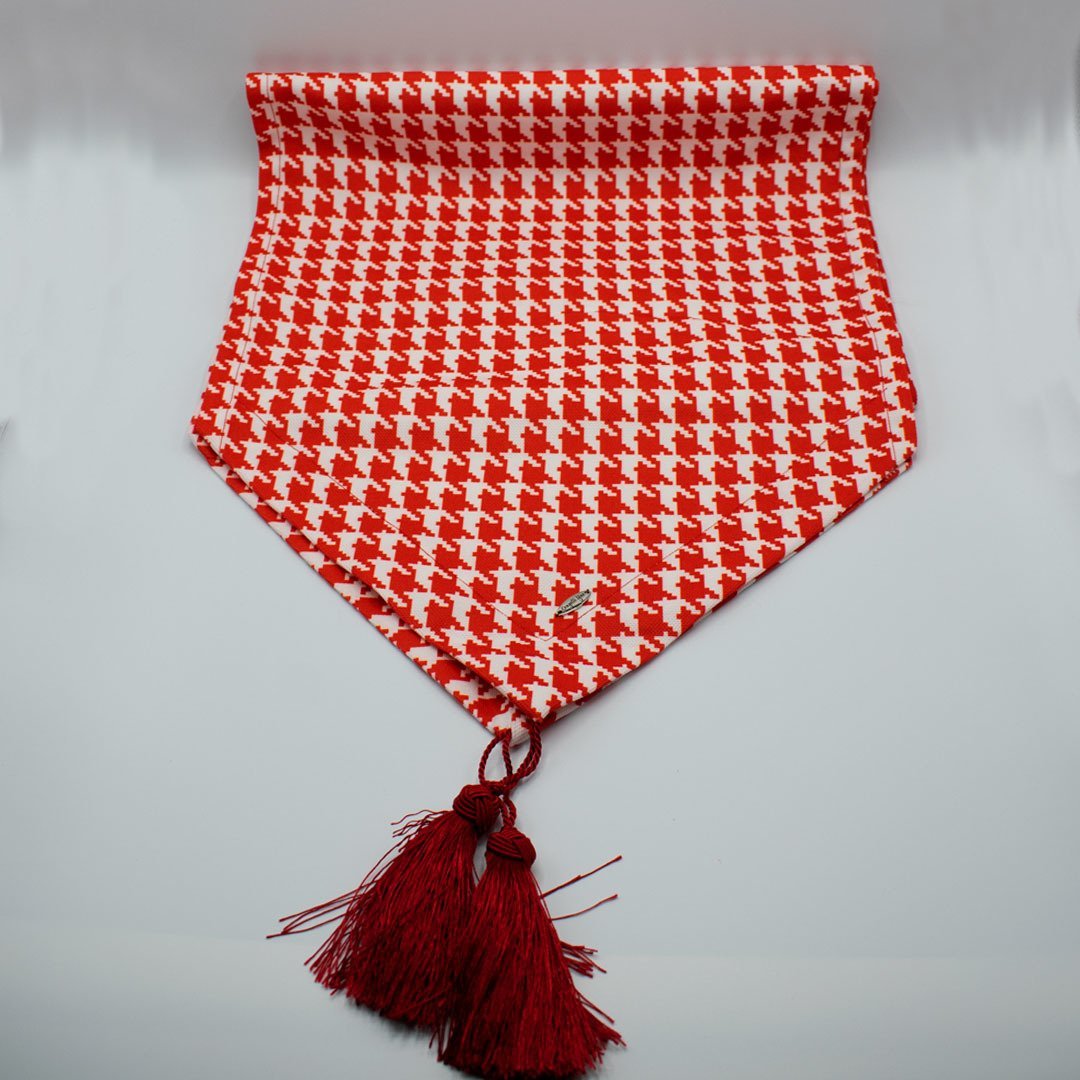 Kırmızı Kazayağı Desenli Runner