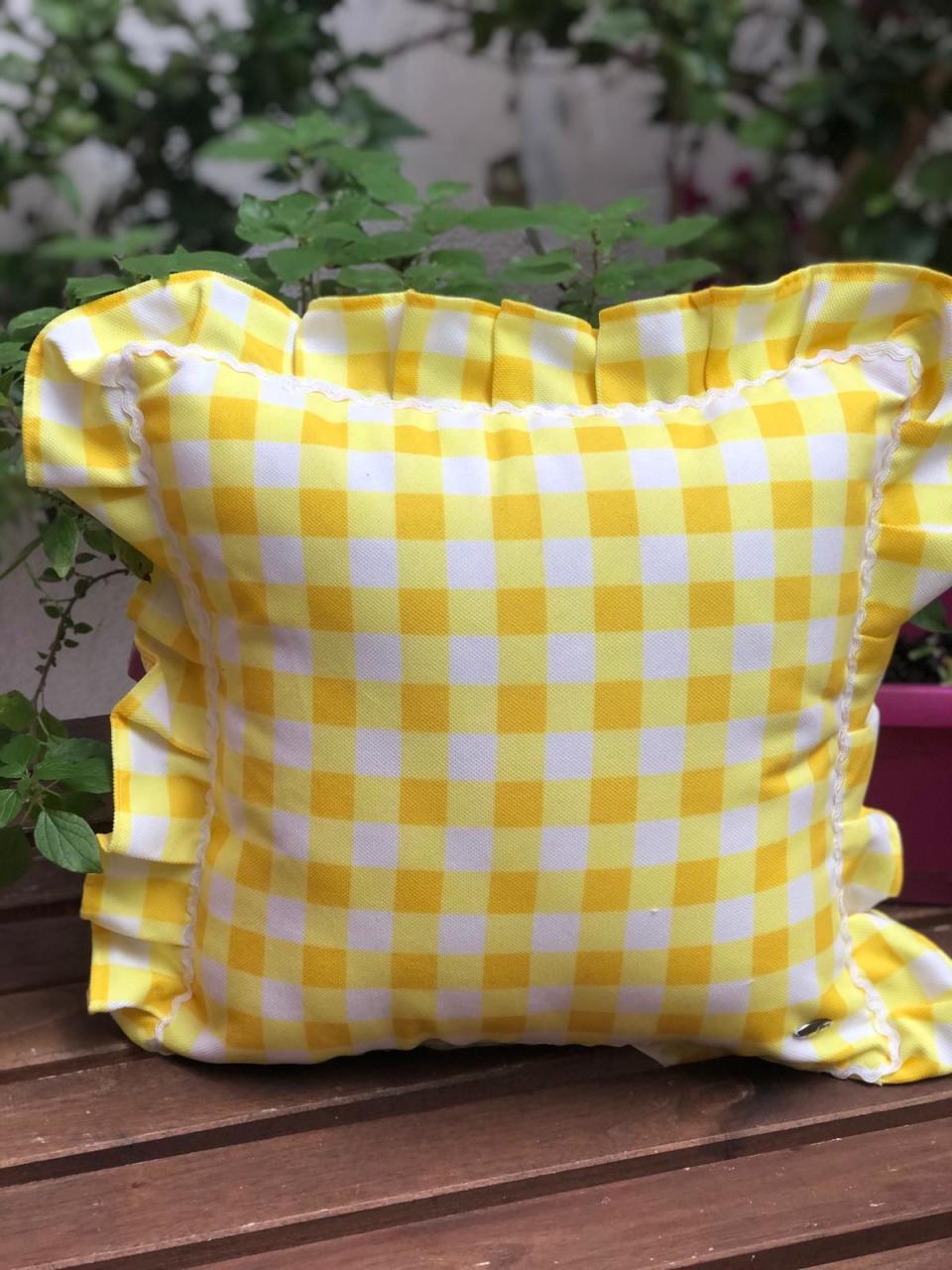 Sarı Pötikare Desenli Kırlent