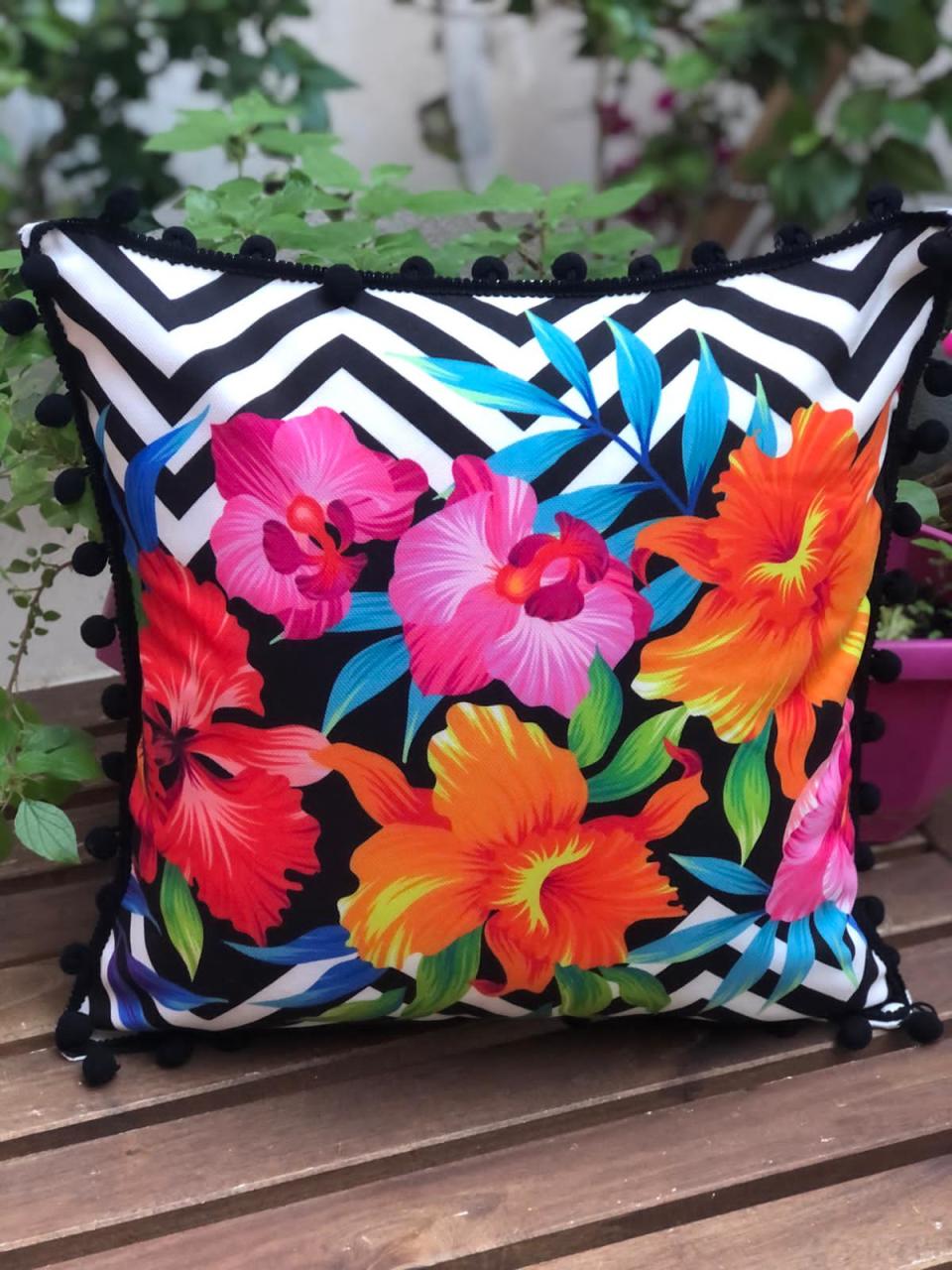 Zigzag Çiçek Desenli Kırlent