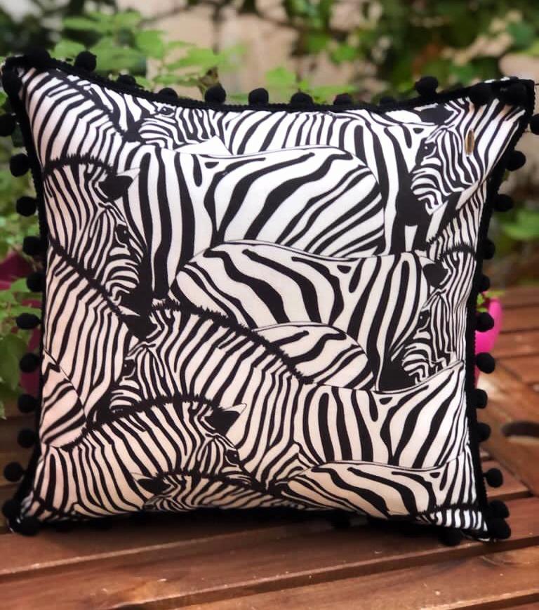 Zebra Desenli Kırlent