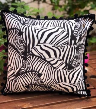 Zebra Desenli Kırlent