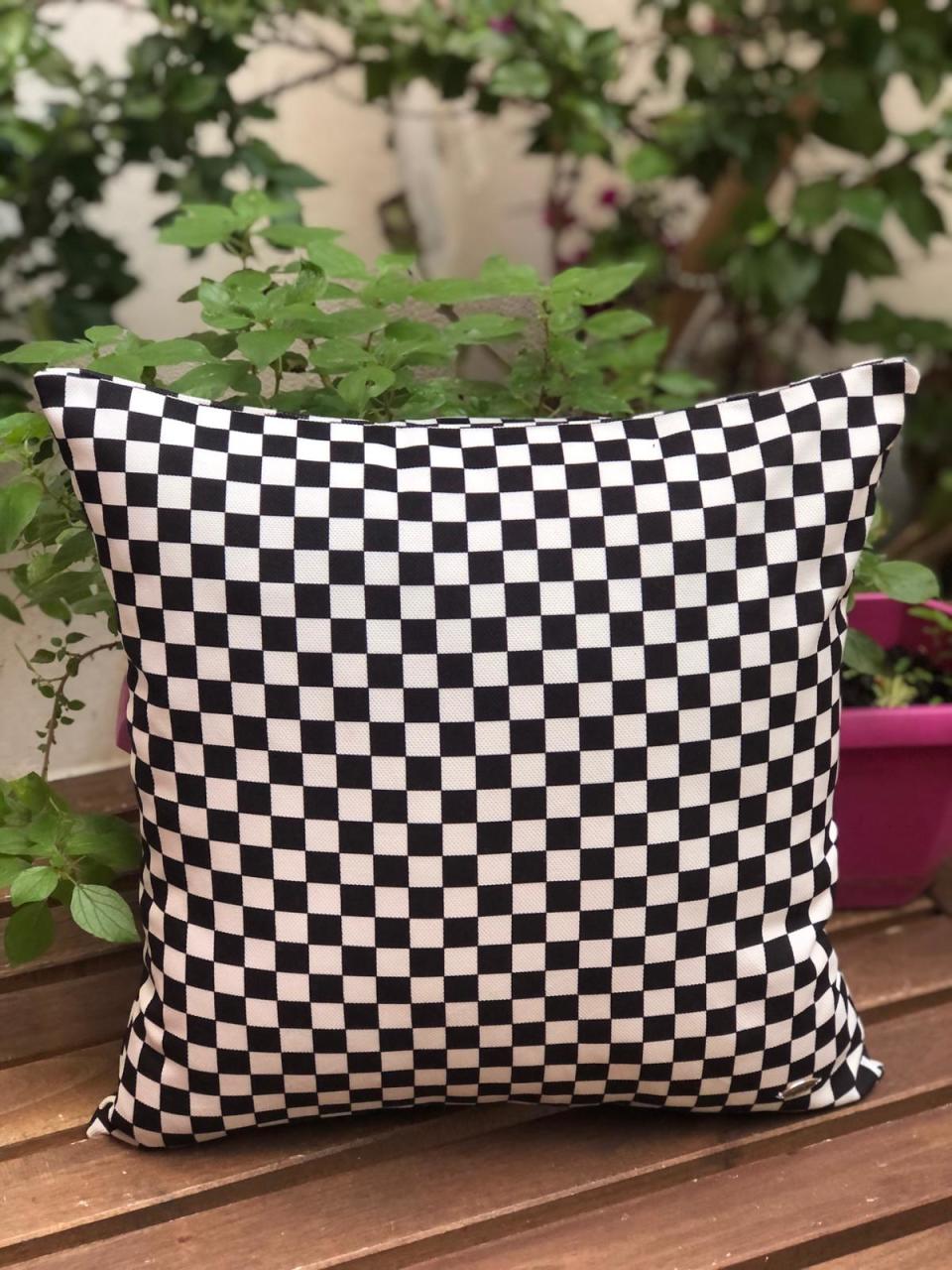 Siyah Beyaz Damalı Kırlent