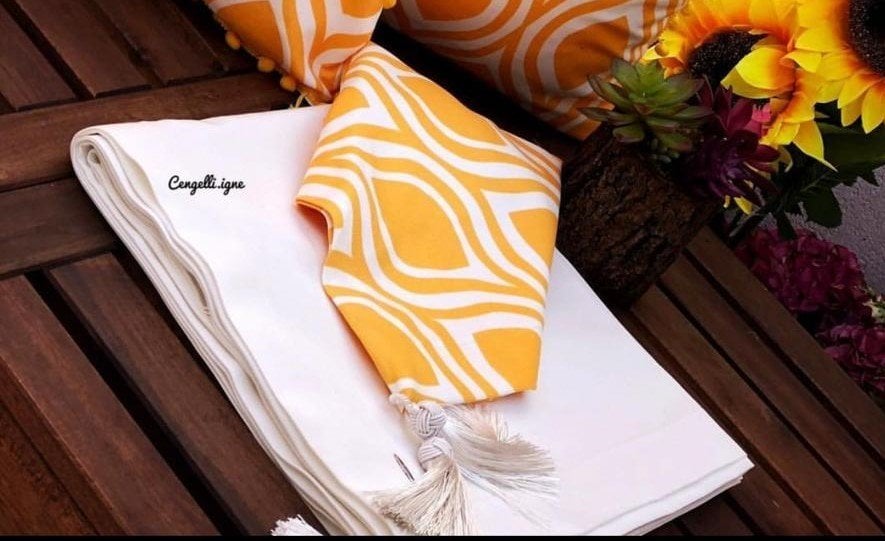 Beyaz Masa Örtüsü