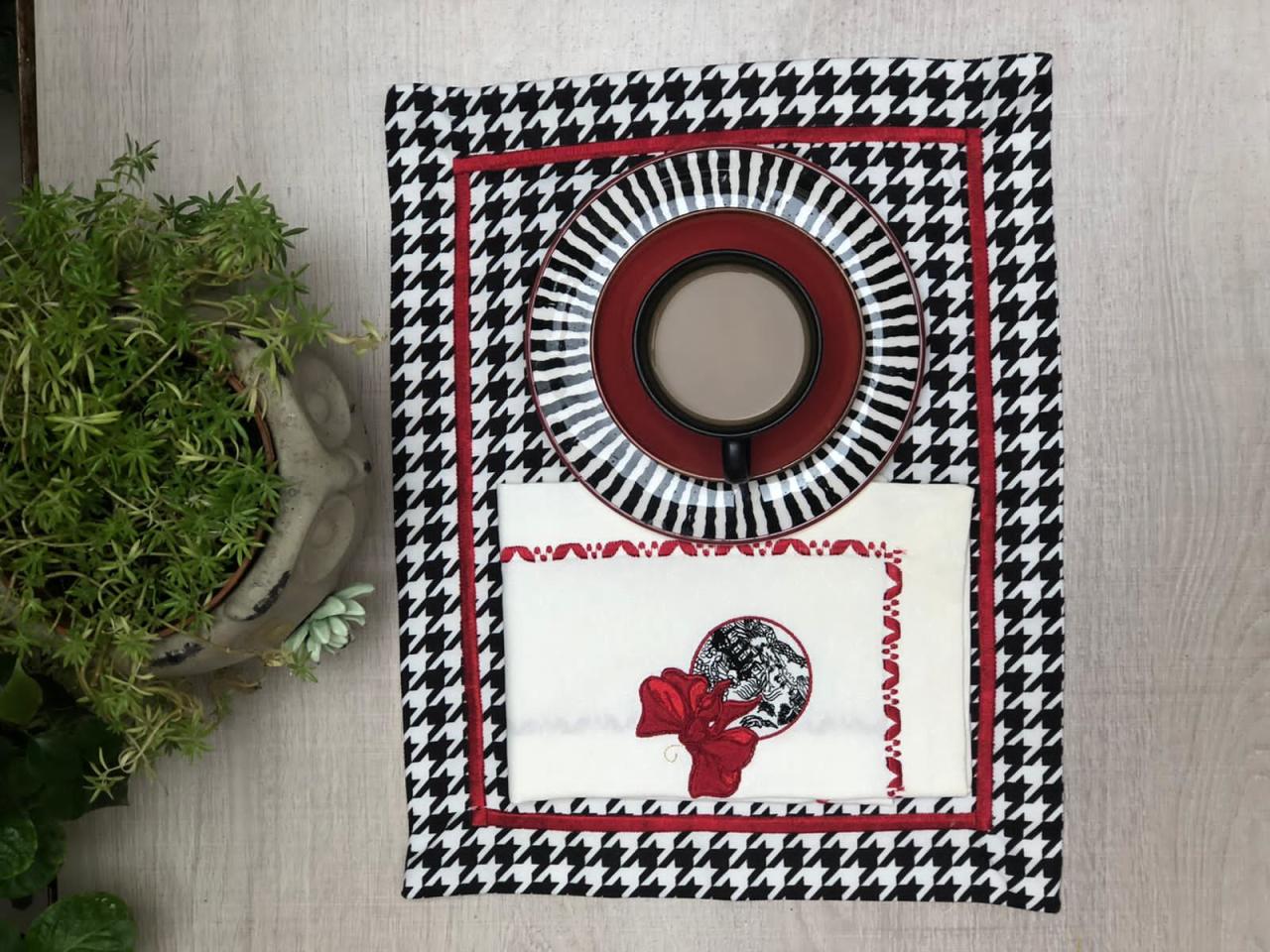 Kırmızı Sargılı Karo Amerikan Servis