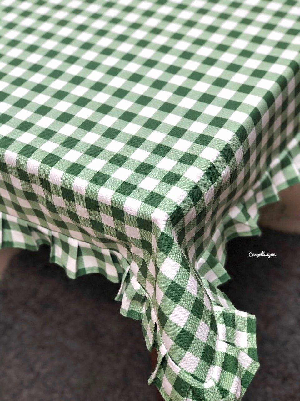 Pötikareli Fırfırlı Masa Örtüsü