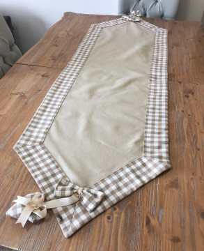 Cappuccino Üzeri Pötikare Patlı Kalpli Fiyonklu Runner