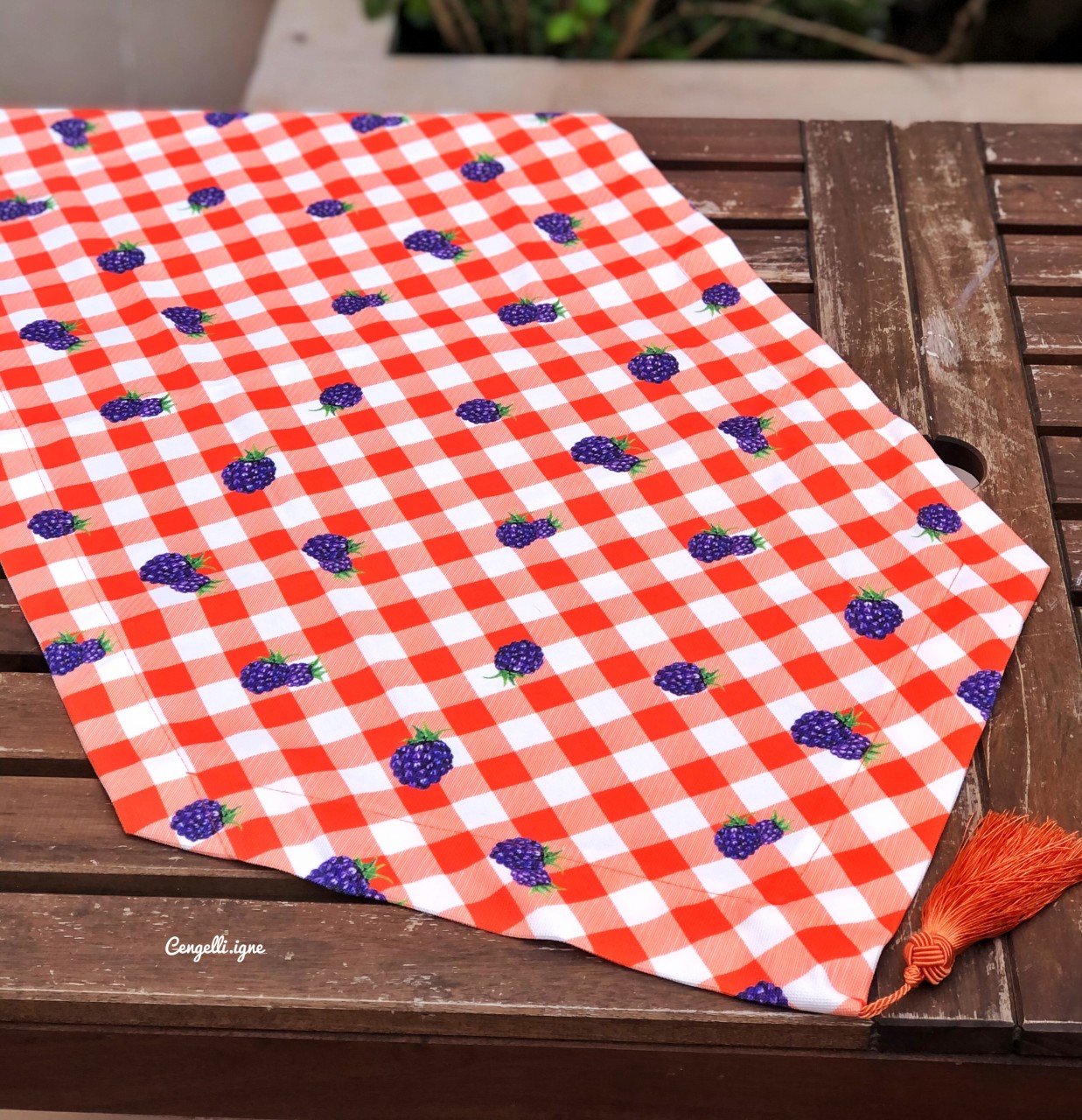 Turuncu Pötikare Üzeri Dut Desenli Runner